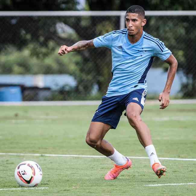 Alvo do Cruzeiro, zagueiro do Athletico-PR é vetado de jogo da Libertadores  - Superesportes