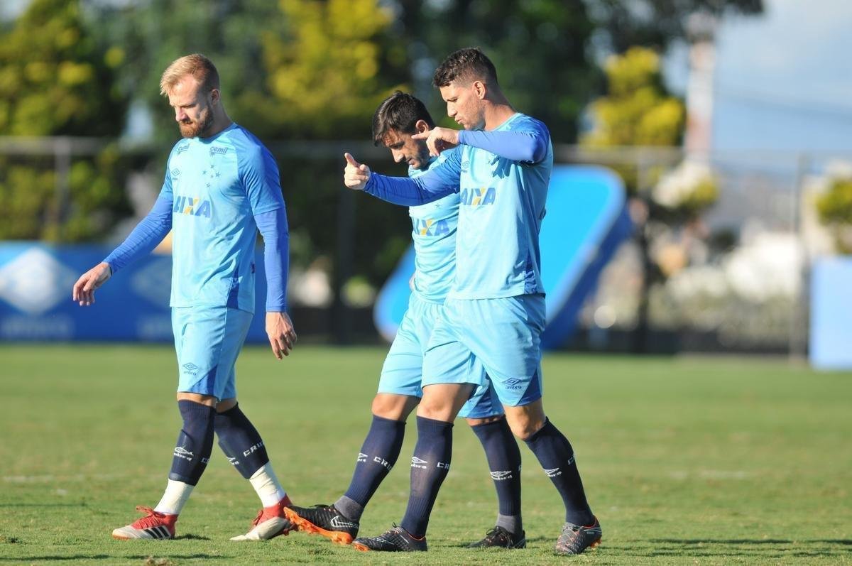 Mano Menezes conta com todo elenco do Cruzeiro para enfrentar La U, quinta, no Mineiro, pela Copa Libertadores. Exceo  atacante Fred, que se recupera de cirurgia no joelho direito