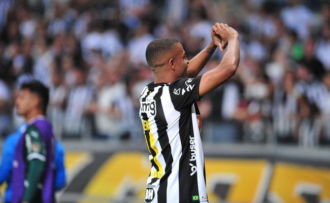 Contra o Palmeiras, na Libertadores, Keno fez jogada individual que resultou em gol contra a favor do Atltico