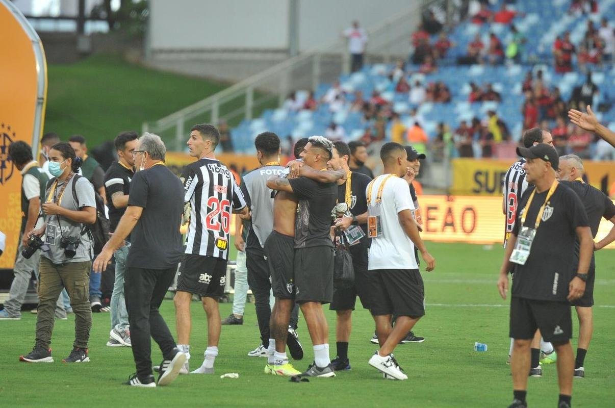 Fotos da vitria do Atltico sobre o Flamengo por 8 a 7 na deciso por pnaltis da final da Supercopa do Brasil, na Arena do Pantanal, em Cuiab. Everton foi o grande heri do Galo ao pegar a cobrana que resultou na conquista