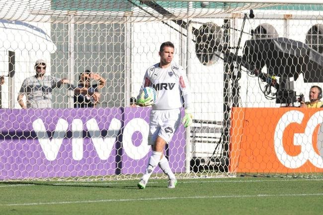 Victor defende p�nalti de Alan Patrick logo no come�o da partida no Independ�ncia