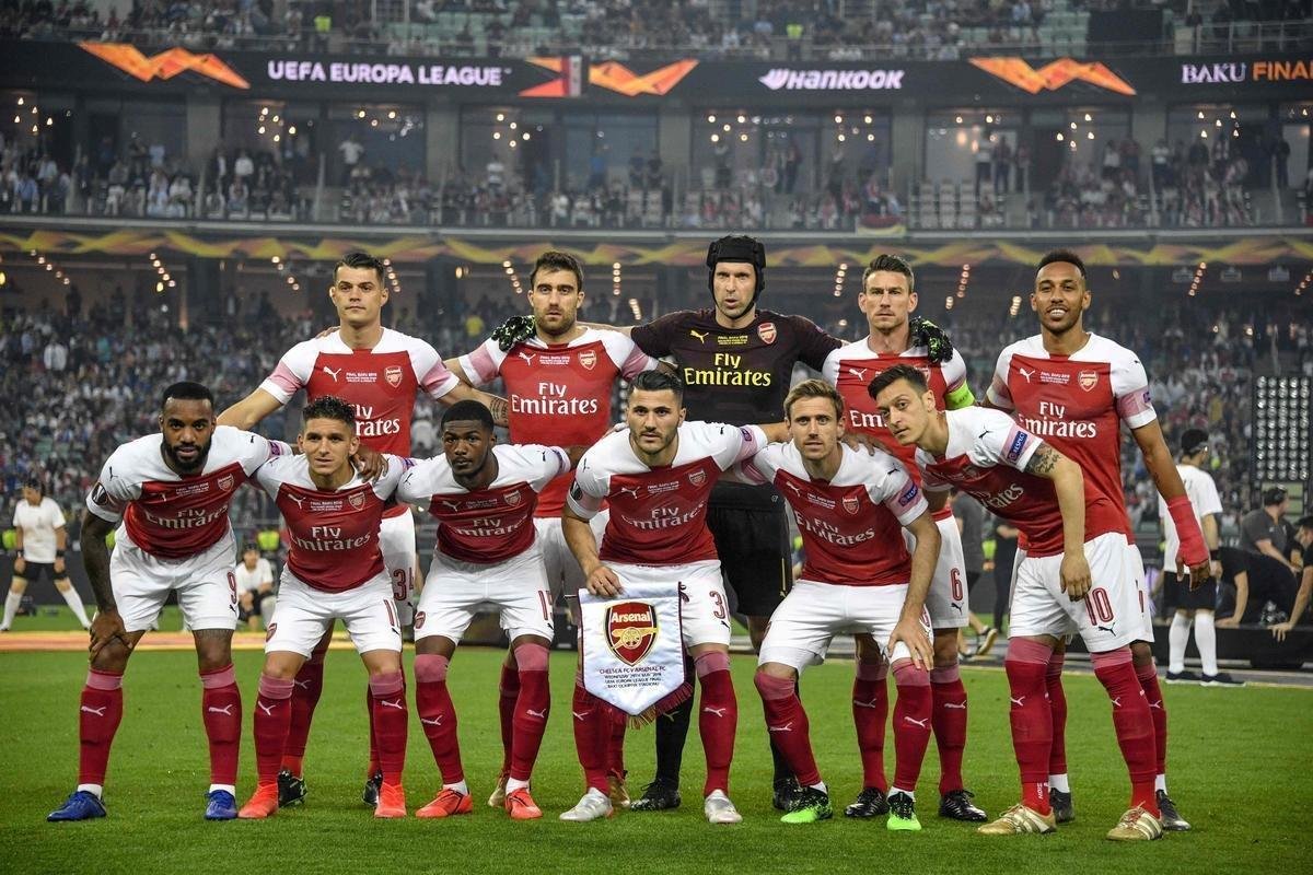 Com direito a um show de Hazard no segundo tempo, quando o craque belga marcou dois gols e ainda deu assistncia para Pedro balanar as redes, o Chelsea goleou o Arsenal por 4 a 1, nesta quarta-feira, no estdio Olmpico de Baku, no Azerbaijo, e conquistou o seu segundo ttulo da Liga Europa