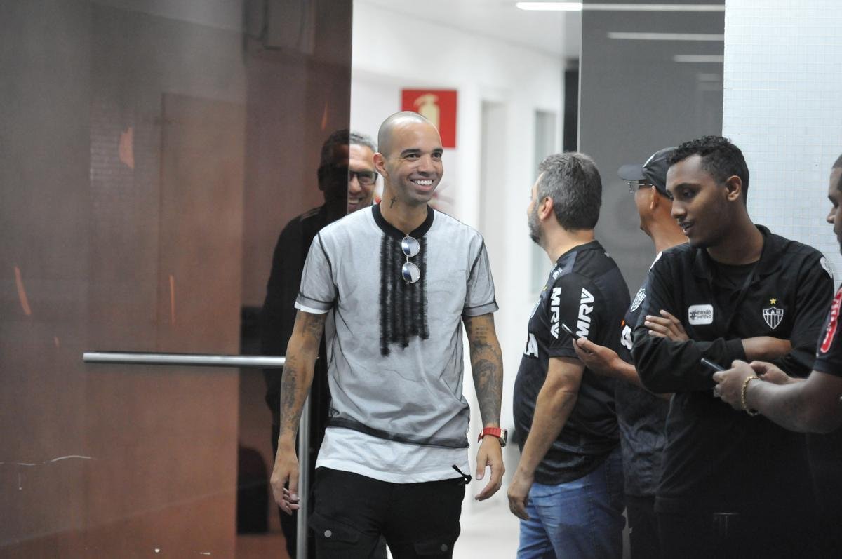 Atacante do Shandong Luneng, da China, est de frias e visitou o CT do Atltico nesta tera-feira (22)