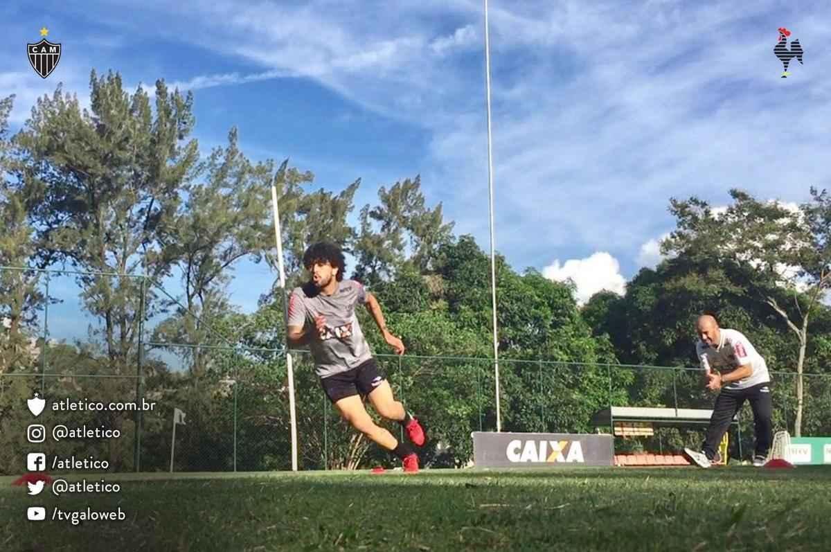 Fotos do treino do Galo com Victor e Luan em campo