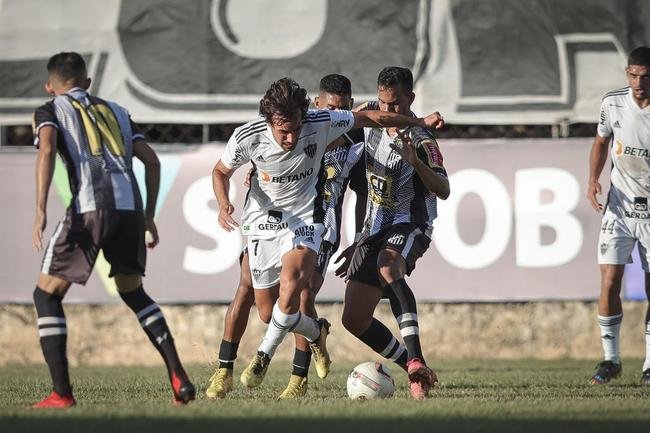 Atltico visitou o Democrata-GV neste sbado (4/3), em Governador Valadares, pela 8 rodada do Campeonato Mineiro.