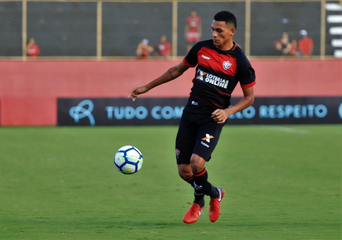 Vitória derrotou Atlético por 1 a 0, no Barradão, com gol de Léo Ceará