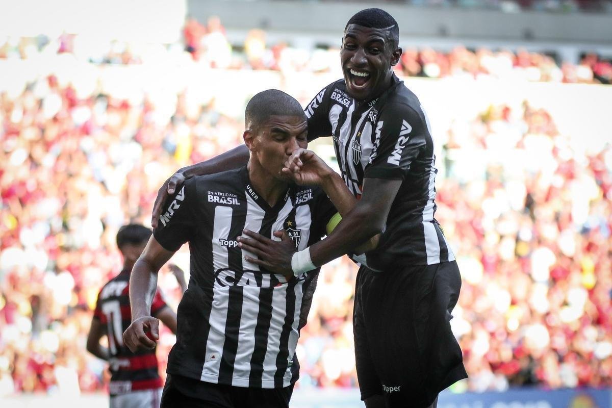 Leonardo Silva, de cabeça, empatou para o Atlético aos 22 do primeiro tempo: Flamengo 1 x 1 Atlético