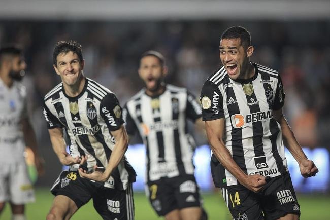 Fotos do jogo entre Santos e Atltico na Vila Belmiro, em Santos, pela 30 rodada do Campeonato Brasileiro