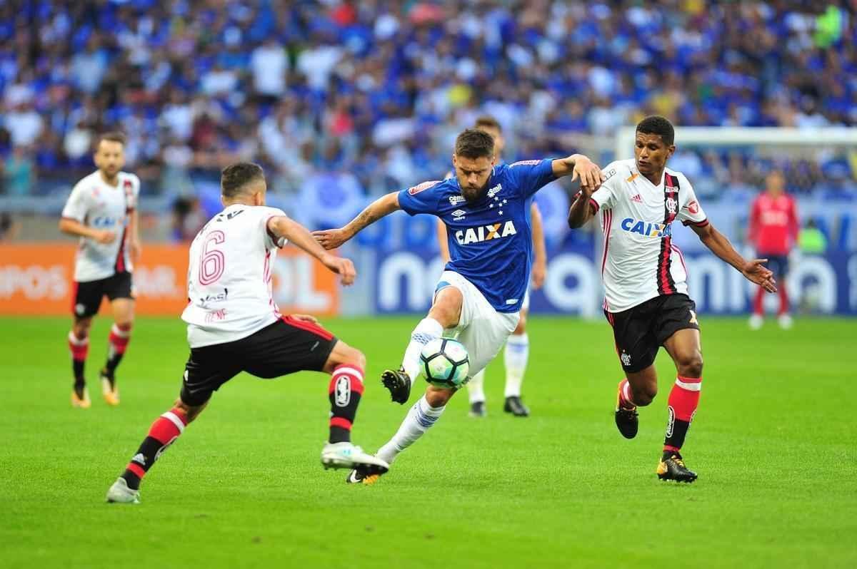Imagens do jogo entre Cruzeiro e Flamengo, pela 14 rodada da Srie A, no Mineiro