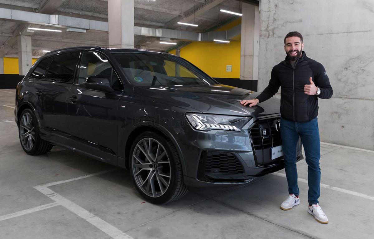 Jogadores do Real Madrid receberam, nesta segunda-feira, carros de presente de uma montadora alem; veja as mquinas!