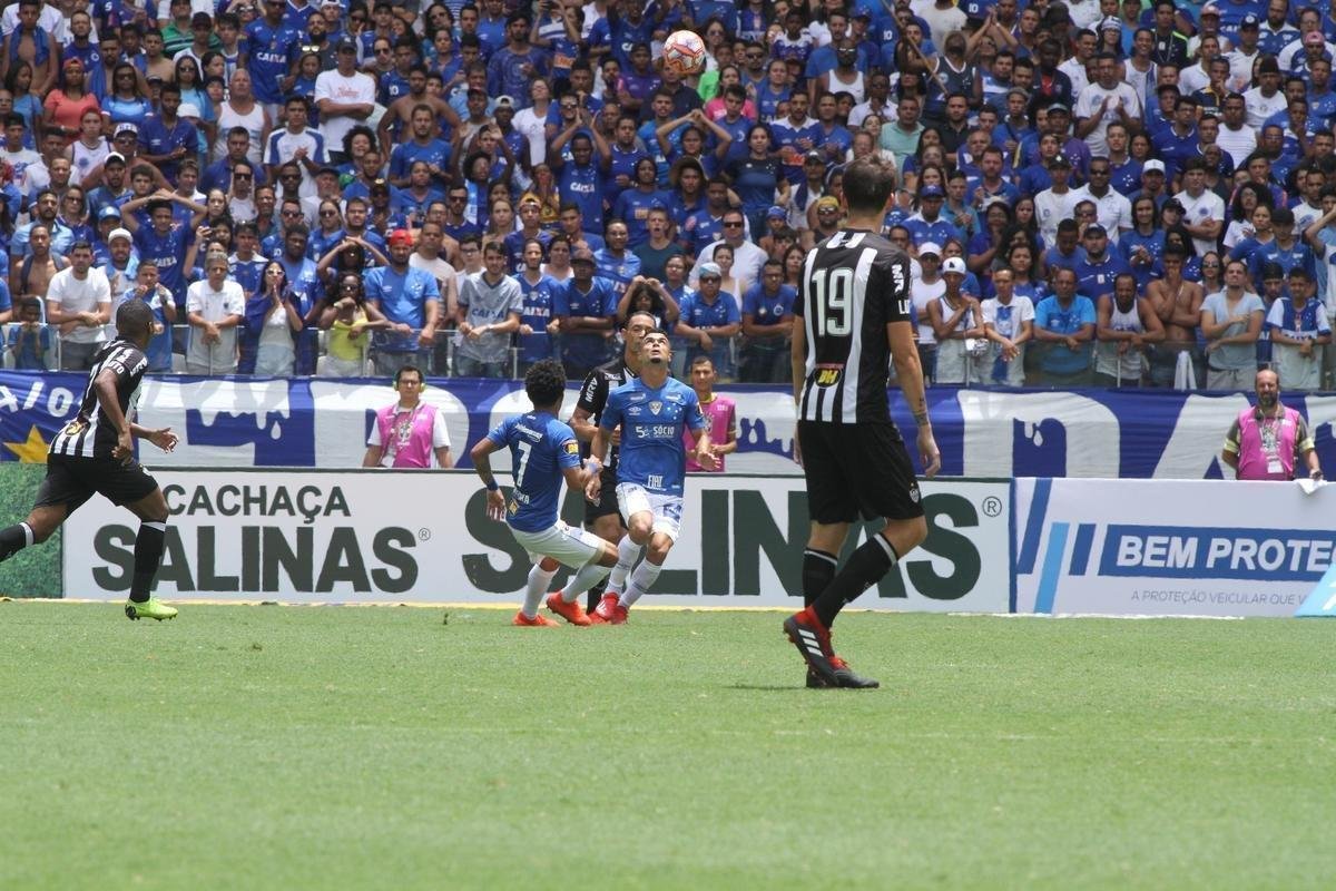 Fred abriu o placar para o Cruzeiro aos 15 minutos do segundo tempo em cobrana de pnalti