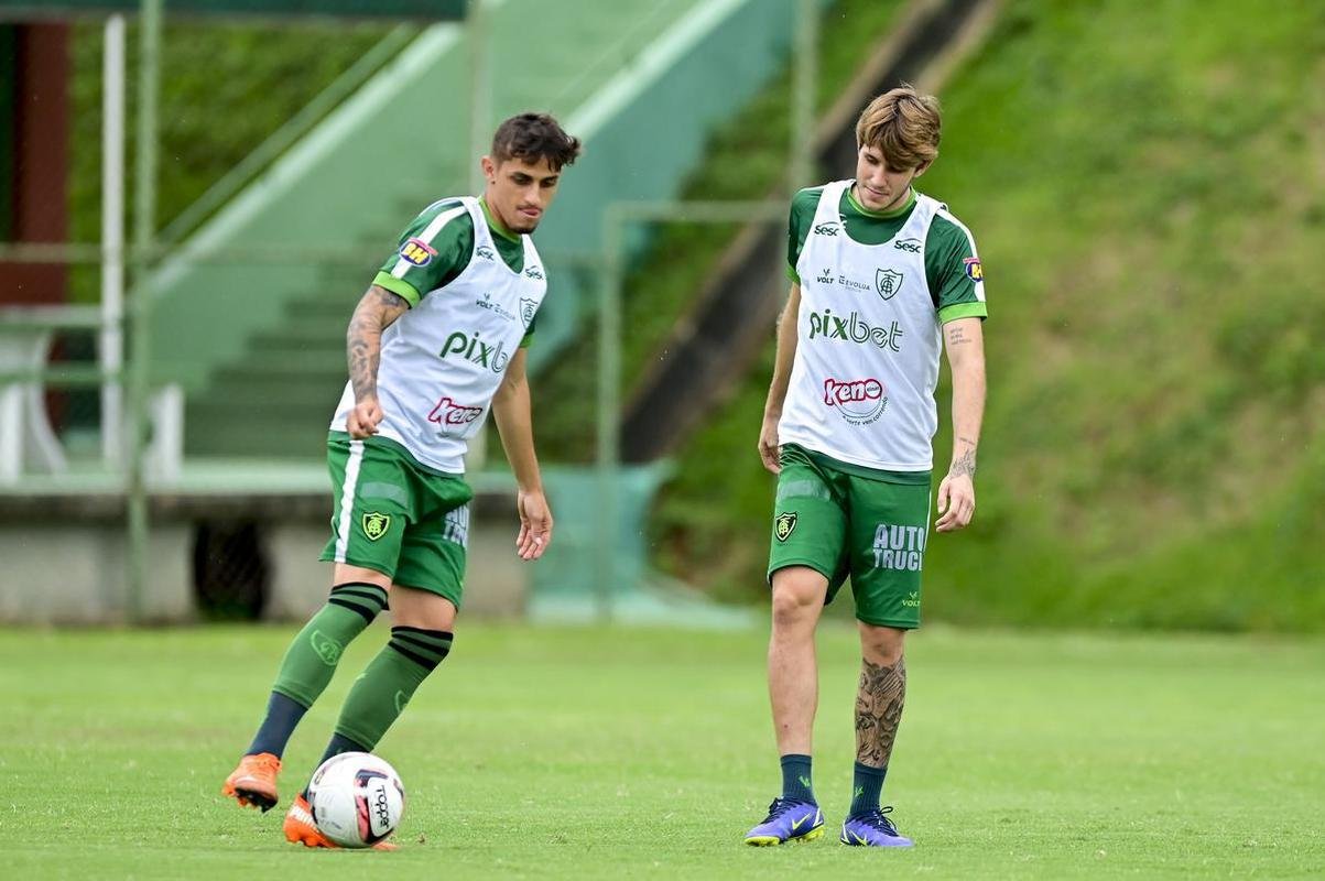 Amrica treinou nesta quinta-feira (10), no CT Lanna Drumond, visando o clssico de sbado contra o Atltico