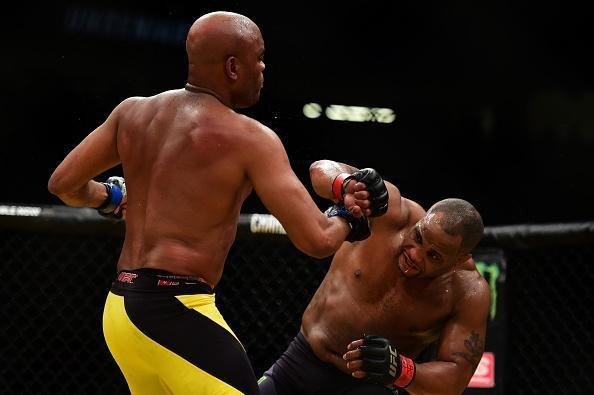 Fotos da derrota de Anderson Silva para Daniel Cormier no UFC 200