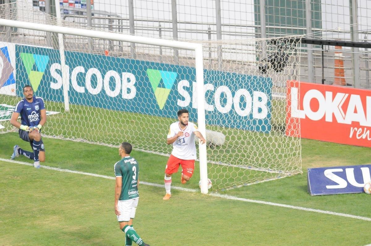 No Independncia, Tombense vence Caldense por 2 a 0 e garante vaga na final do Campeonato Mineiro 