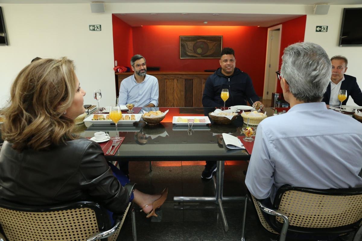Encontro de Ronaldo, s�cio majorit�rio da SAF do Cruzeiro, com o governador de Minas, Romeu Zema, na sede do Banco BDMG, em Belo Horizonte
