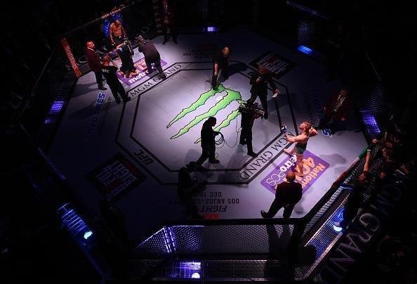 Imagens do incrível nocaute de Conor McGregor sobre José Aldo