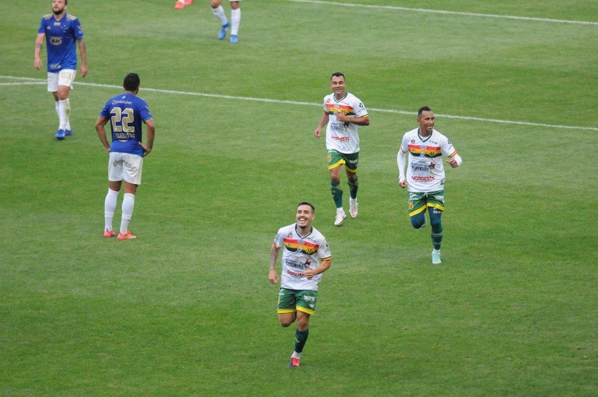 Fotos do duelo entre Cruzeiro e Sampaio Corra, no Independncia, em Belo Horizonte, pela 18 rodada da Srie B do Campeonato Brasileiro