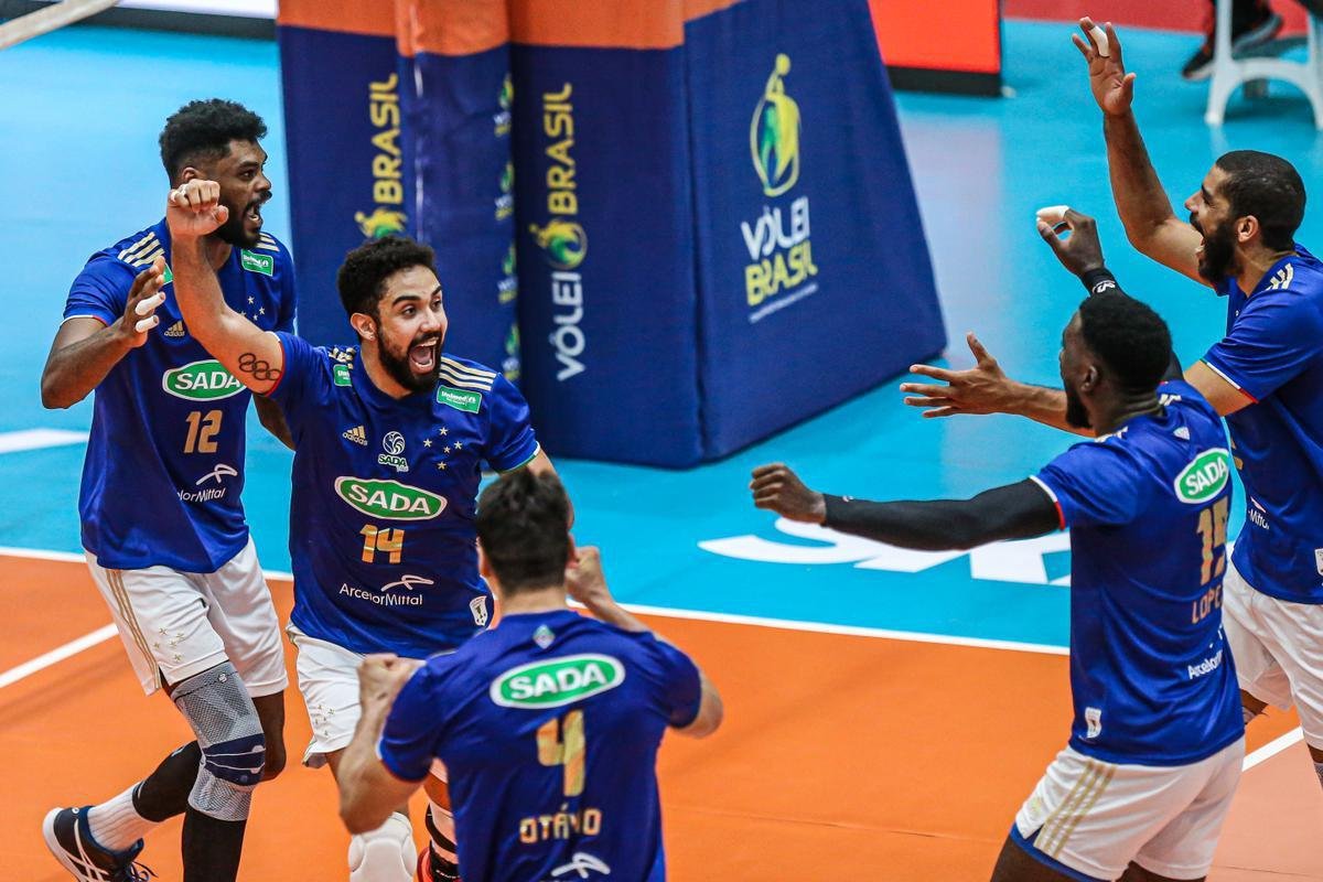 Cruzeiro vence o Natal por 3 sets a 0, em Campo Grande, e  tetra da Supercopa