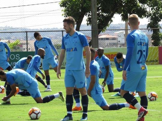 O Cruzeiro fez, nesta tera-feira, o ltimo treino em BH antes da viagem para Santiago, onde enfrenta a Universidad de Chile, pela Copa Libertadores