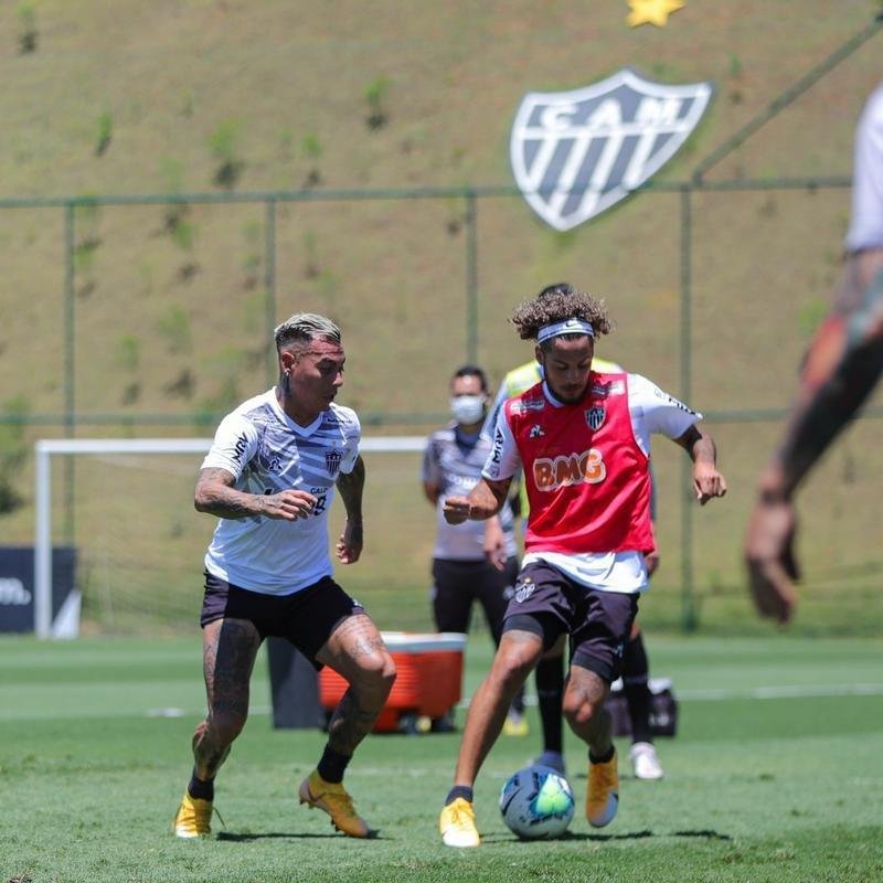 Atlético divulga fotos do novo uniforme de treino