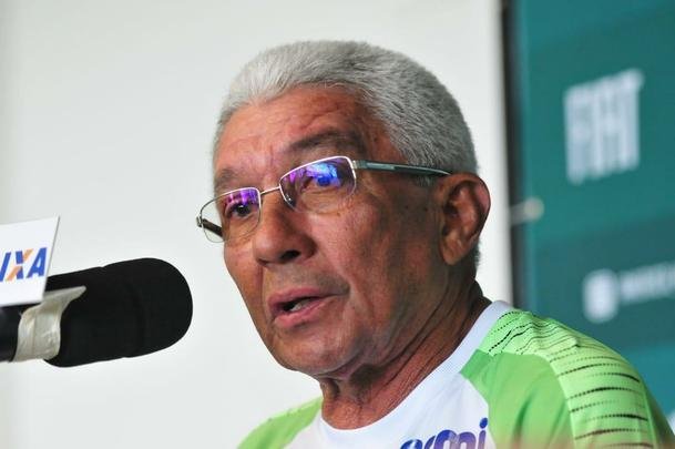 Técnico Givanildo Oliveira foi apresentado no CT Lanna Drumond pelo presidente Marcus Salum e comandou seu primeiro treino visando ao jogo de quinta-feira, contra o Internacional, em Porto Alegre