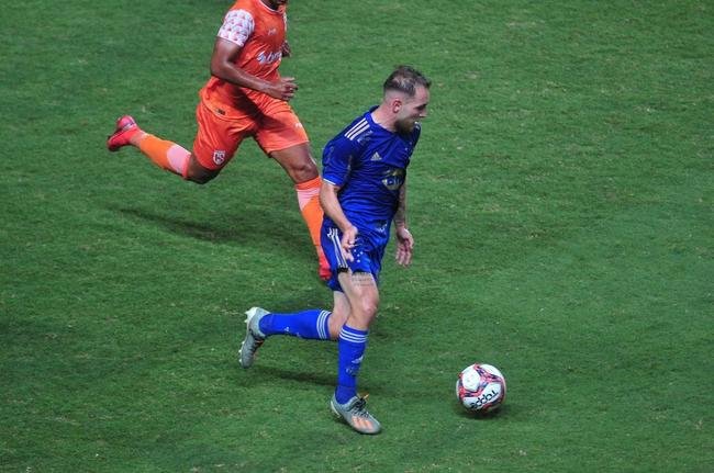 Fotos de Coimbra x Cruzeiro, no Independncia, pela 8 rodada do Mineiro. William Pottker e Felipe Augusto fizeram os gols da vitria celeste por 2 a 0.