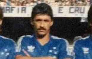 Eduardo foi lateral-esquerdo do Cruzeiro em 1989 e 1990, ano em que conquistou o Campeonato Mineiro.