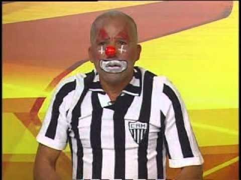 Torcedores do Cruzeiro tiram sarro de atleticanos após conquista do Mineiro