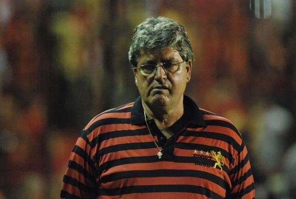 Em 2010, Geninho, em sua segunda passagem pelo Sport, at conseguiu arrancada, mas no subiu tirar o Leo da Srie B