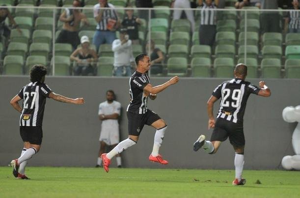 Veja fotos do jogo Atltico x URT