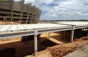 06/03/2012 - No exterior do Mineirão, começa a construção do estacionamento e da esplanada