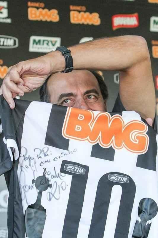 Ronaldinho Gacho se despediu dos jogadores e dos funcionrios do Atltico
