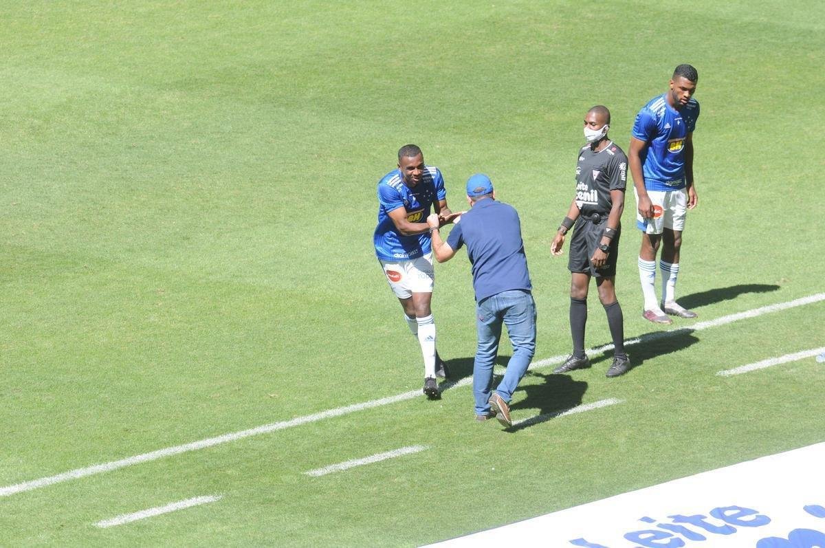 Na retomada do Campeonato Mineiro, Cruzeiro e URT se enfrentaram no Mineiro