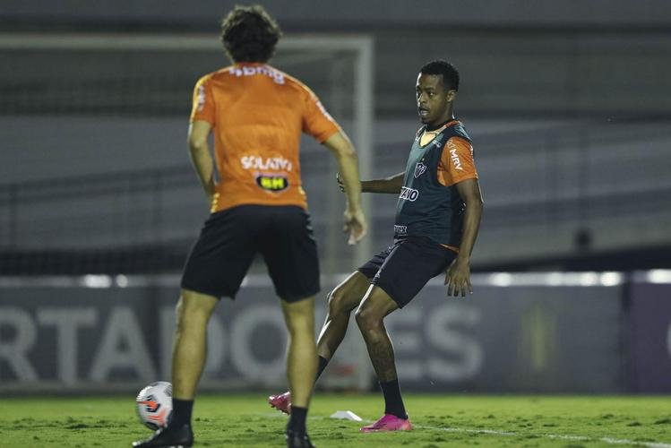 Tcnico Cuca comandou atividade do Atltico no CT da Conmebol no Paraguai 