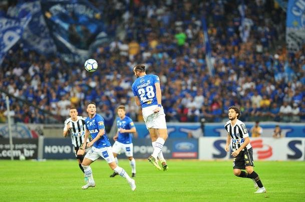 Fotos do primeiro tempo, no Mineiro; Thiago Neves abriu o placar para o Cruzeiro, e Gabriel Barbosa empatou para o Santos
