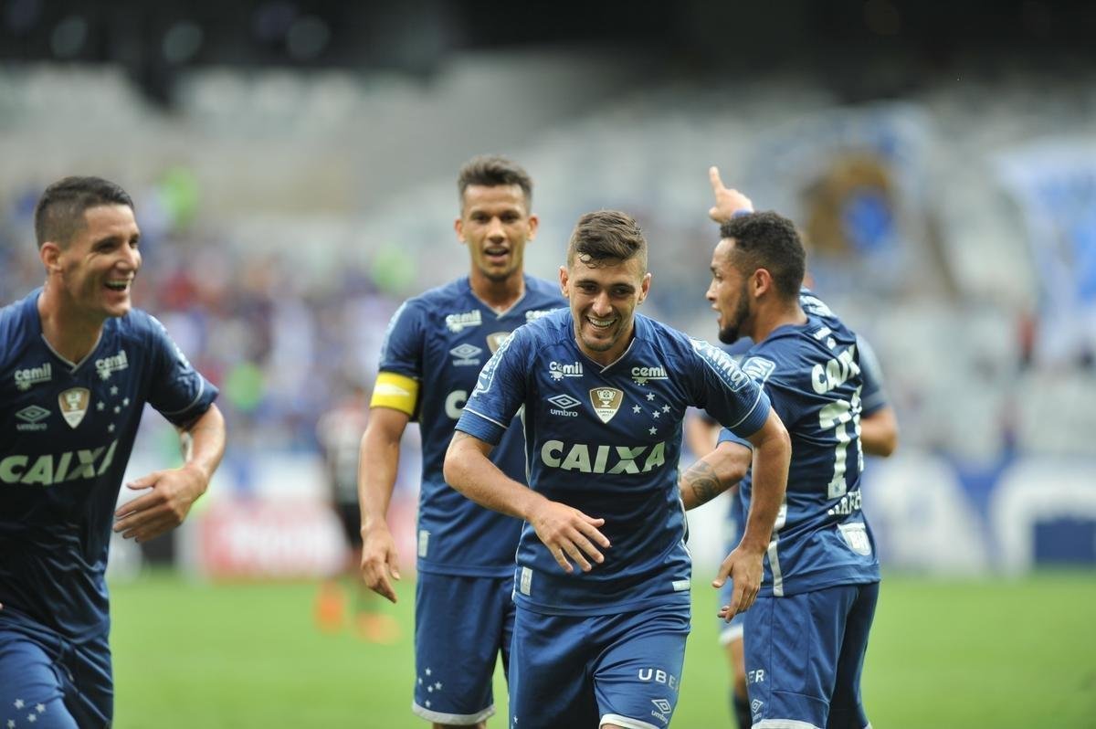 Fotos do jogo entre Cruzeiro e Atltico-PR, no Mineiro, pela 32 rodada do Brasileiro
