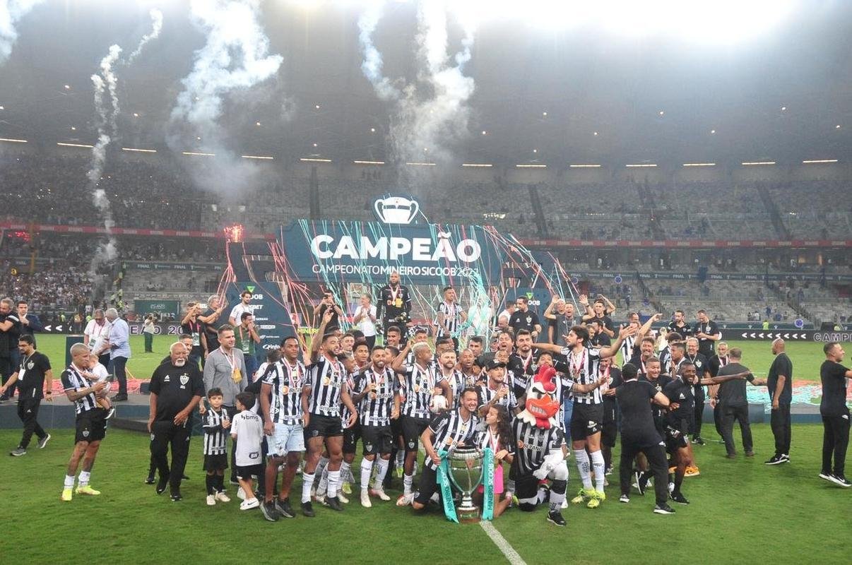 Festa do Atltico no Mineiro pela conquista do tricampeonato mineiro. Galo derrotou o Cruzeiro por 3 a 1 na final nica do estadual. Gols foram de Hulk (2) e Nacho