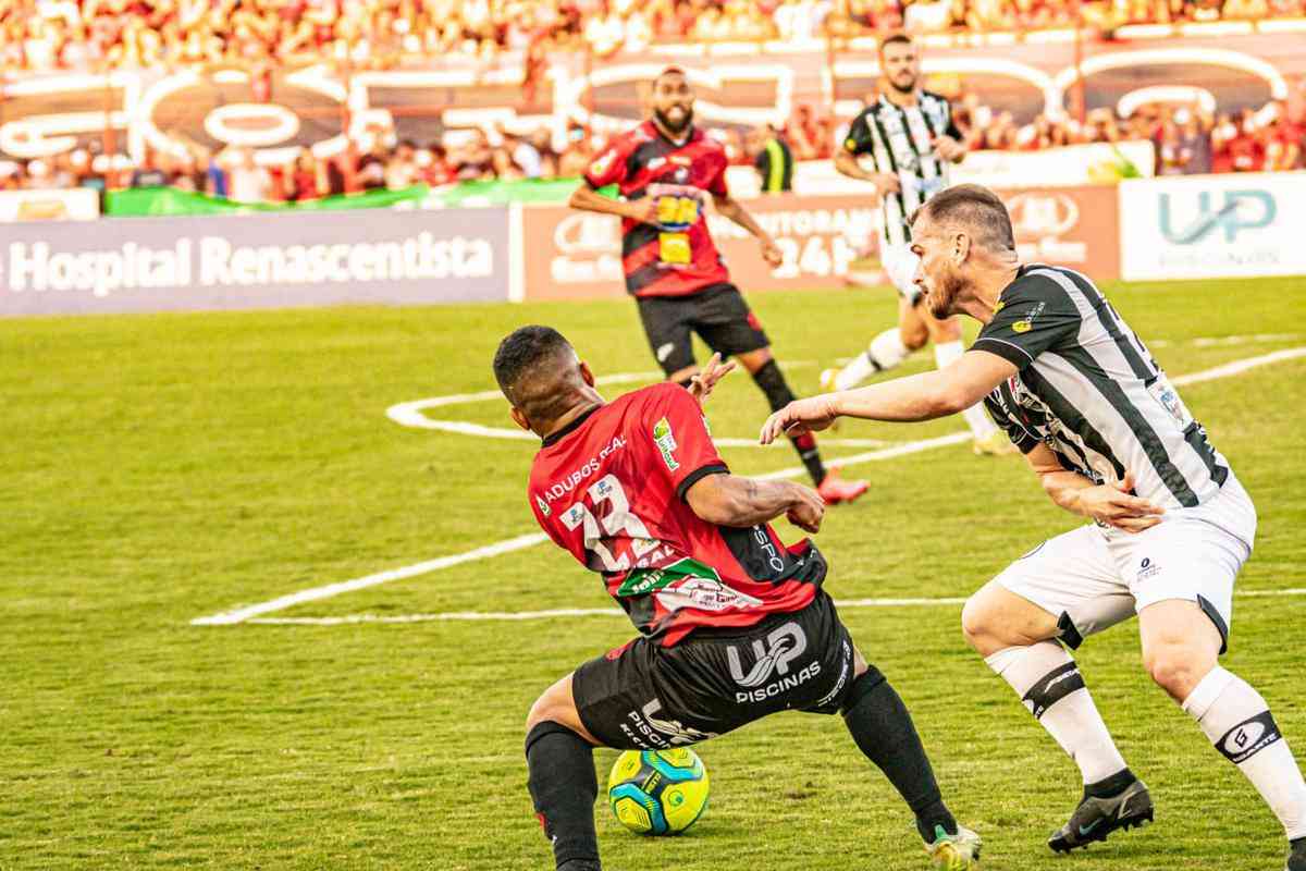 Fotos da vitria do Pouso Alegre por 1 a 0 sobre o ASA-AL, neste domingo (27), no Manduzo. Com o triunfo, o Drago garantiu a vaga na Srie C do Brasileiro