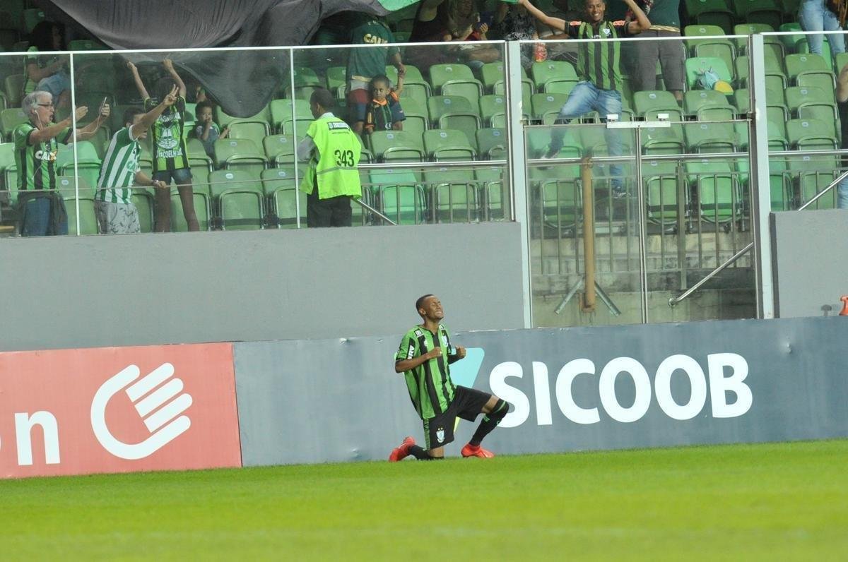 Amrica chegou ao gol no segundo tempo, em chute cruzado de Ademir: 1 a 0