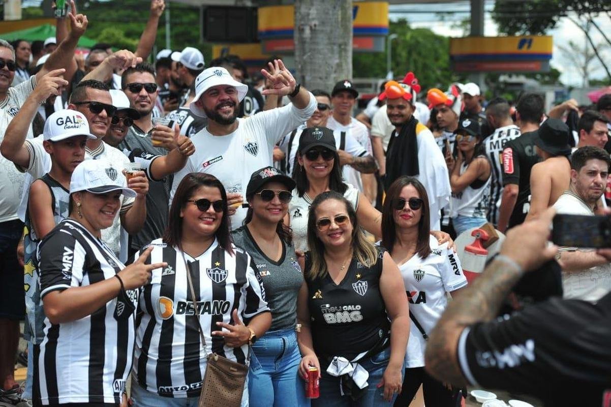 Torcida do Atltico chegou animada ao Mineiro para o jogo da taa, contra o RB Bragantino. Dia de festejar com o time o ttulo do Campeonato Brasileiro de 2021