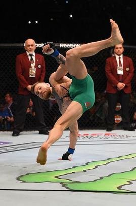 Imagens do incrível nocaute de Conor McGregor sobre José Aldo