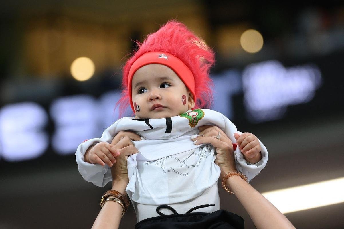Imagens das torcidas de Frana e Marrocos no duelo pela semifinal da Copa do Mundo do Catar, no Estdio Al Bayt
