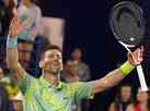 Djokovic vence Hurkacz e avana s semifinais em Dubai