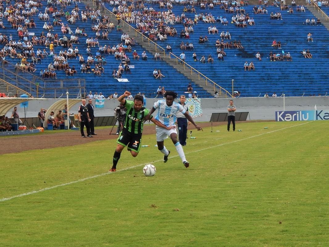 Fotos da partida entre Londrina e Amrica, no Estdio do Caf, no Paran