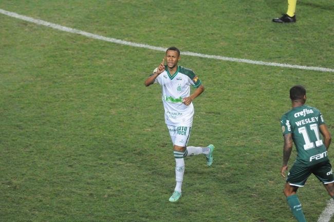 Ademir, de pnalti, sacramentou a virada do Amrica sobre o Palmeiras no Independncia