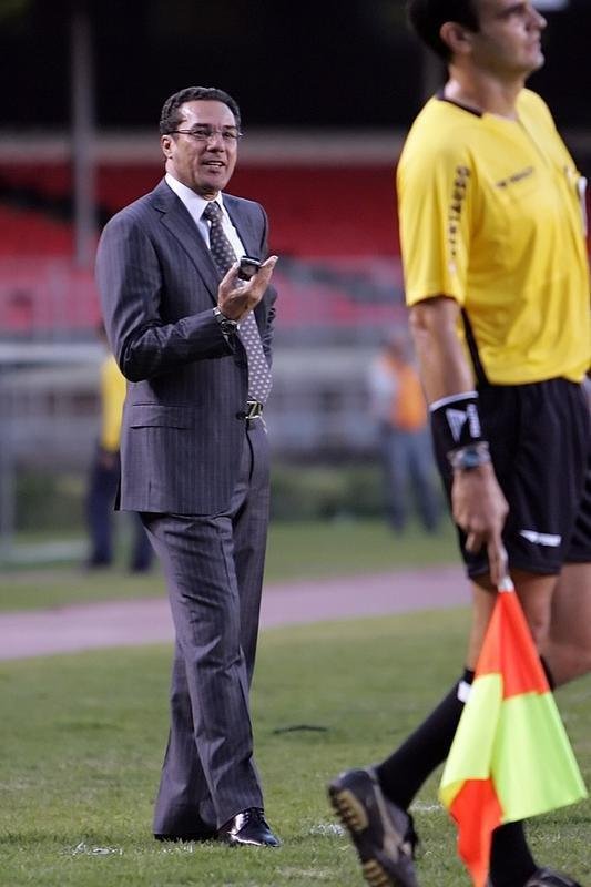 16 - Vanderlei Luxemburgo (2010): 66,6% de aproveitamento em 17 jogos (dez vitrias, quatro empates e trs derrotas)