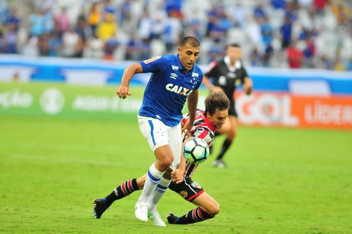 Partida no Mineiro marcou as estreias de Cruzeiro e So Paulo no Campeonato Brasileiro
