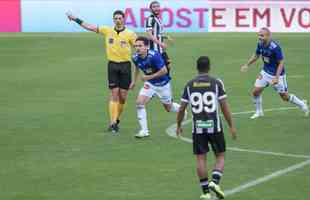 O Cruzeiro venceu o Figueirense por 1 a 0, em 16 de agosto, no estdio Orlando Scarpelli, em Florianpolis, pela terceira rodada da Srie B. O meia Maurcio marcou o nico gol da partida.