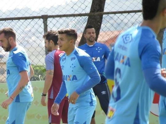 O Cruzeiro fez, nesta tera-feira, o ltimo treino em BH antes da viagem para Santiago, onde enfrenta a Universidad de Chile, pela Copa Libertadores