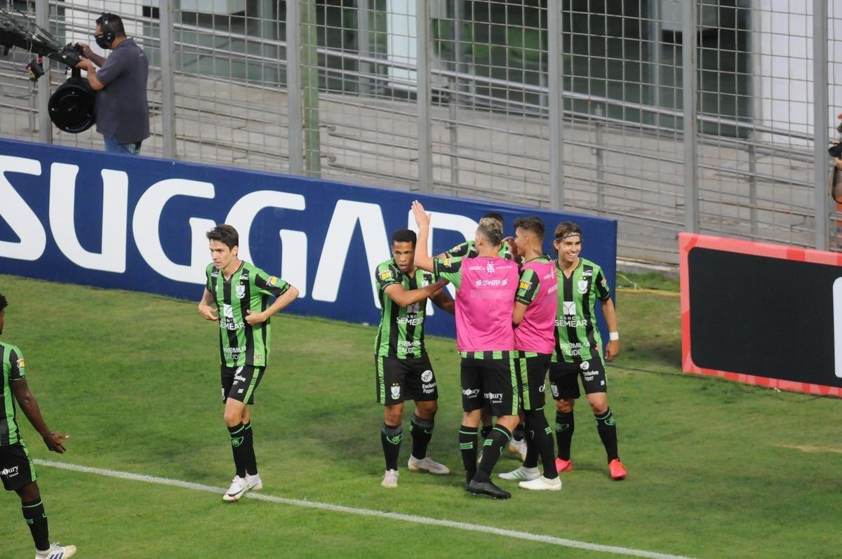 Fotos do clssico entre Amrica e Atltico, no Independncia, em Belo Horizonte, pela 10 rodada do Campeonato Mineiro. Jogo marcou o retorno dos dois rivais ao futebol em plena pandemia do novo coronavrus (Juarez Rodrigues/EM/DAPress)